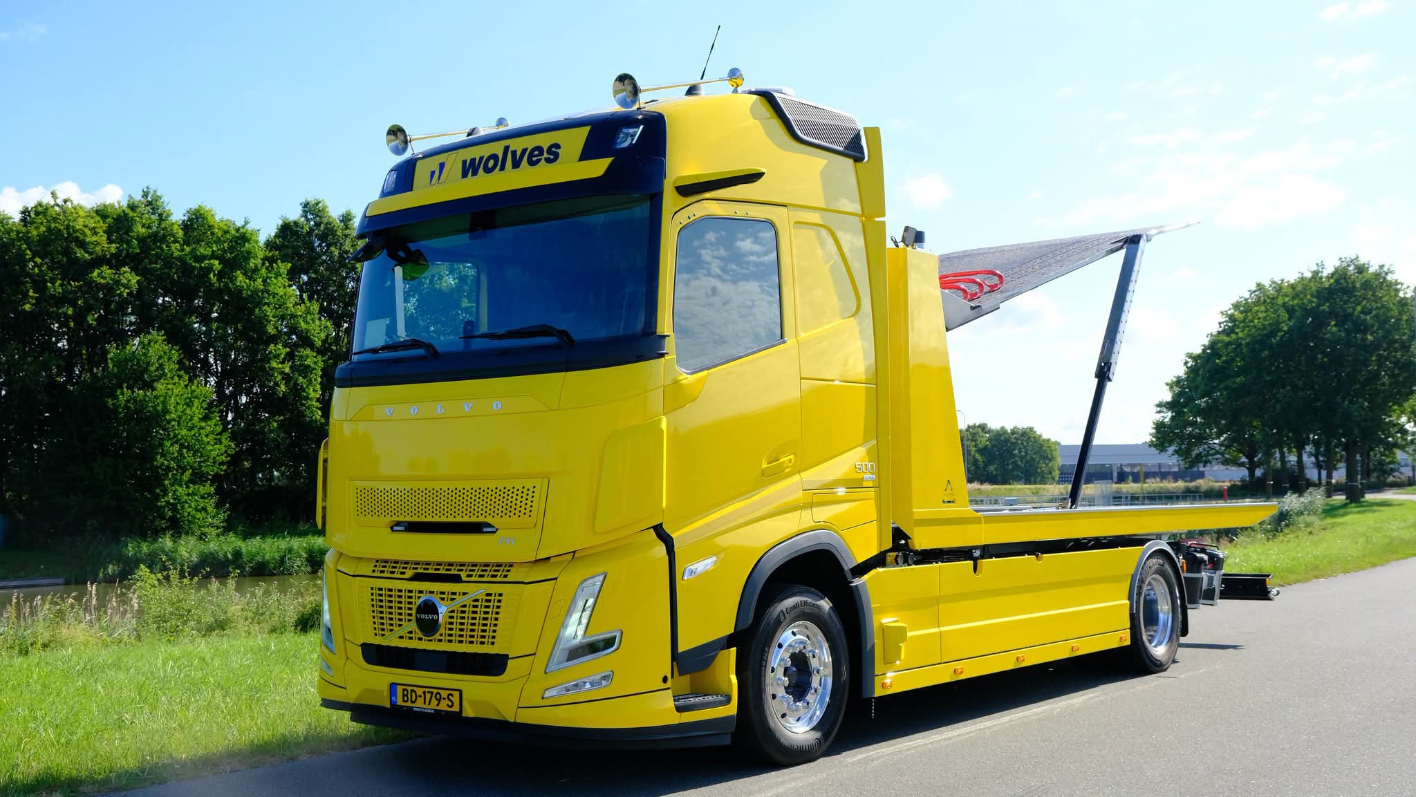 Nieuwe Volvo Aero Van Wolves Berging