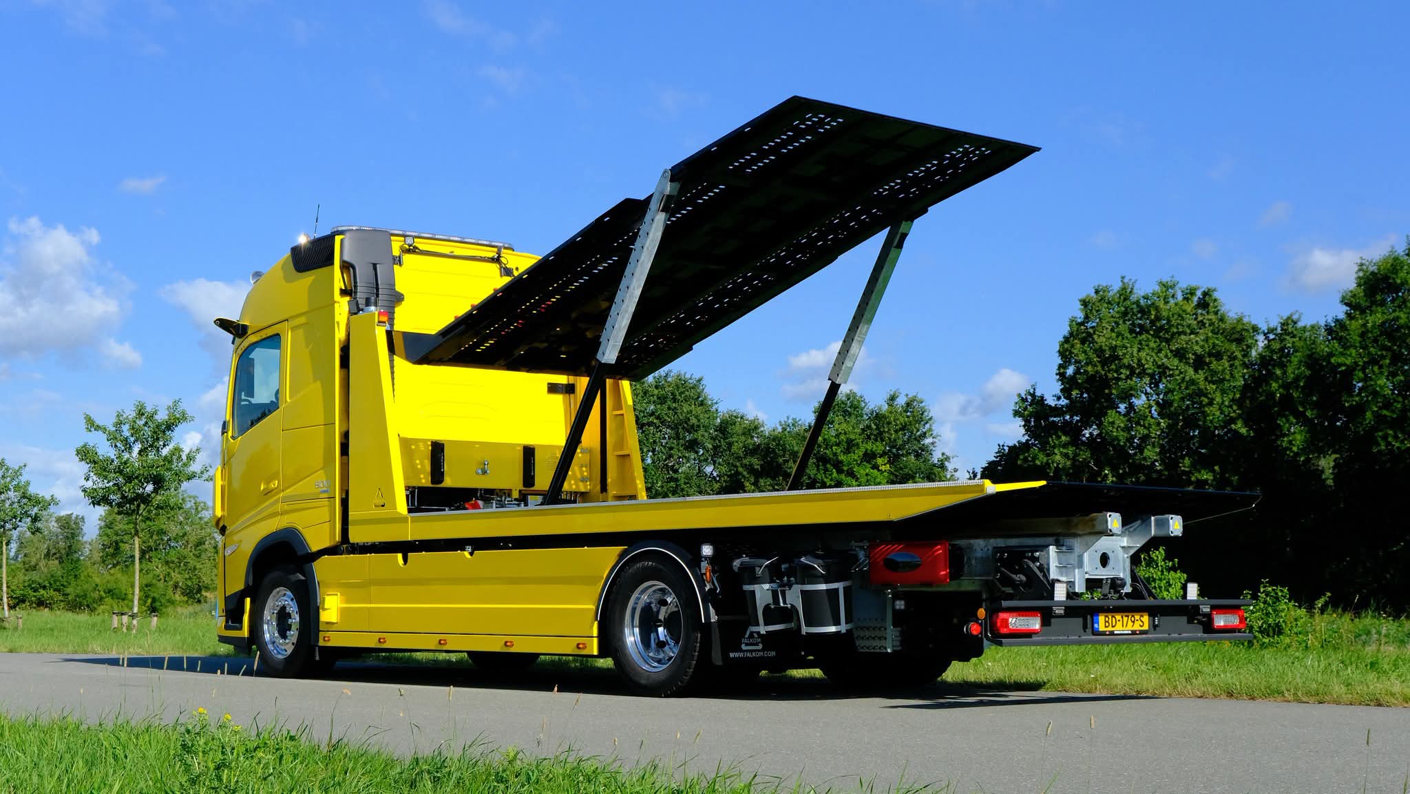 Nieuwe Volvo Aero Van Wolves Berging